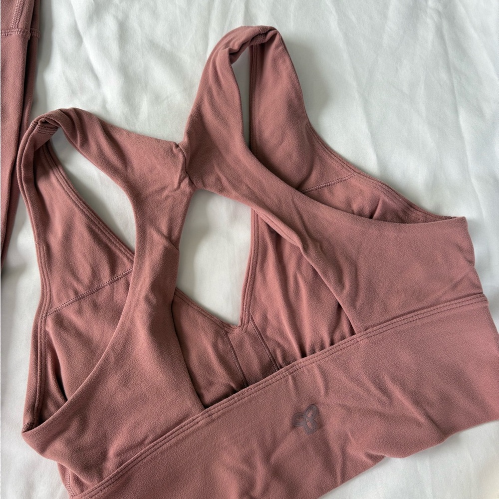Aritzia Women's Rose/Mauve Sports Bra and Leggings Set - Picture 4 of 8